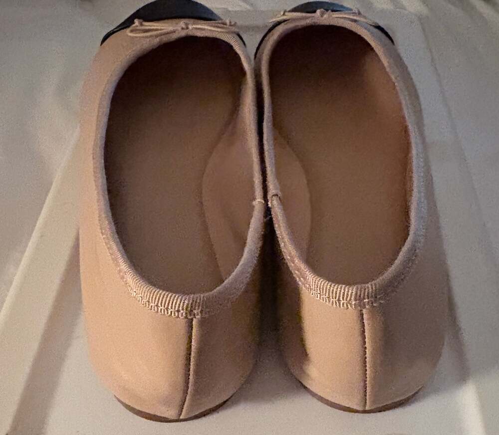 A New Day Beige and Black Cap Toe Ballet Flats Size 8 - Picture 7 of 8